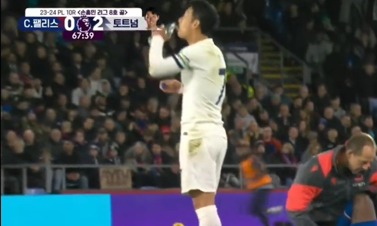 Τότεναμ: «Θεούλης» Σον – Πήρε μπουκαλάκι από το ιατρικό επιτελείο της Κρίσταλ Πάλας και προσέφερε μια γουλιά και στο διαιτητή! (vid)