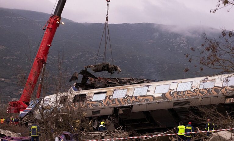 Τέμπη: Οργή από τους συγγενείς των θυμάτων για τα ανθρώπινα λείψανα στα συντρίμμια, 9 μήνες μετά – Ξεσπούν κατά του Αρείου Πάγου