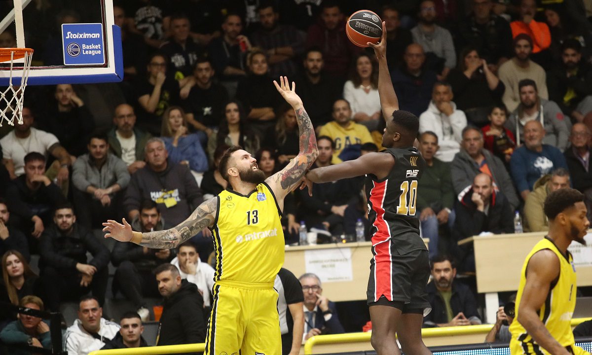 Με Κάνααν – Πίτερς και ξέσπασμα στο τρίτο δεκάλεπτο, ο Ολυμπιακός έριξε 111 στο Μαρούσι! (vids)