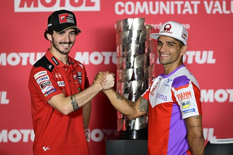 bagnaia-vs-martin-niki-die-paichnidia-myalou-motogp-valencia-valenthia-valenthias-2023