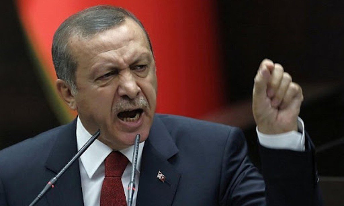 «Πυρά» κατά του Ερντογάν – Θέλει να γίνει ισόβιος πρόεδρος στην Τουρκία