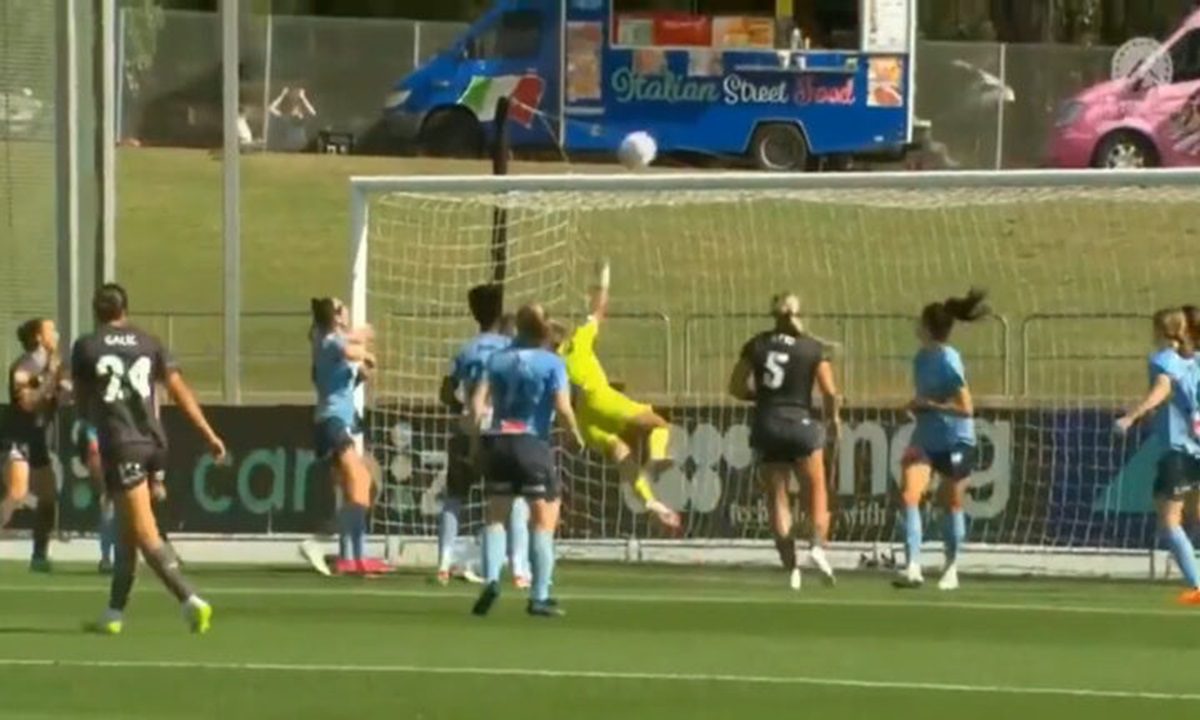 Σπάνιας ομορφιάς γκολ σημειώθηκε σε αγώνα της A-League Γυναικών στην Αυστραλία, με την Εμίνα Έκιτς να βρίσκει δίχτυα από εκτέλεση κόρνερ!