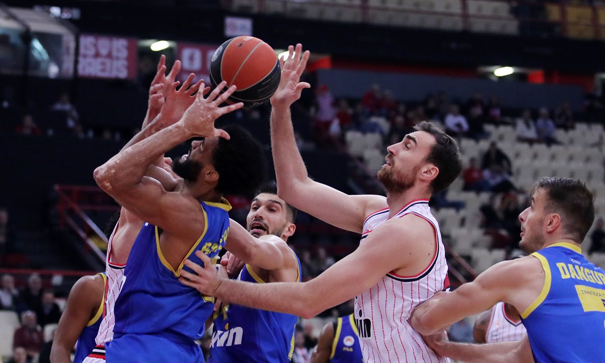 Basket League: Πώς διαμορφώθηκε η βαθμολογία μετά τη νίκη του Ολυμπιακού επί του Περιστερίου