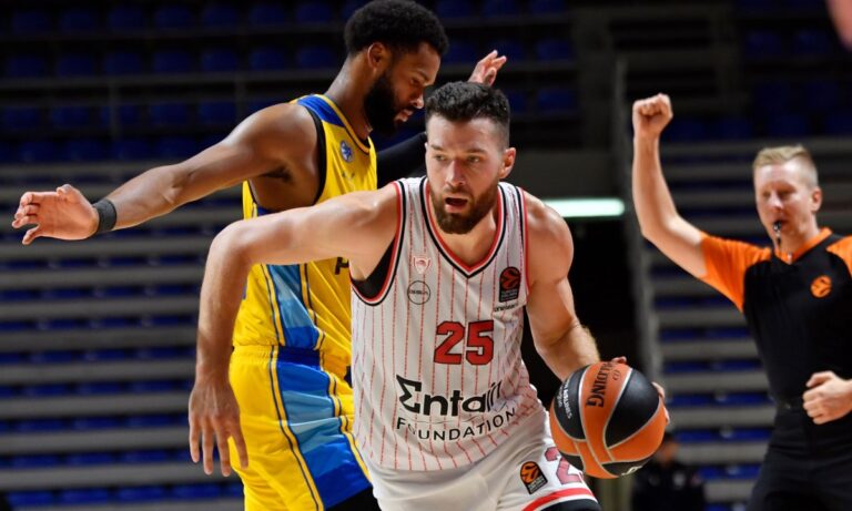 Τη μία αποβάλλεται ο Κάνααν, την άλλη ο Πίτερς…