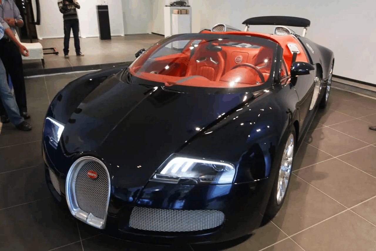 Drake-owns-an-extremely-rare-13million-Bugatti-model-with-only-15-cars-ever-made-stolos-plane