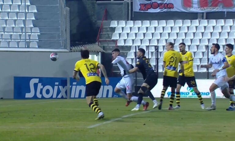 Πανσερραϊκός – ΑΕΚ 2-2: Ο Αθανασιάδης κάνει πέναλτι πριν την ισοφάριση – Τι λέει ο κανονισμός