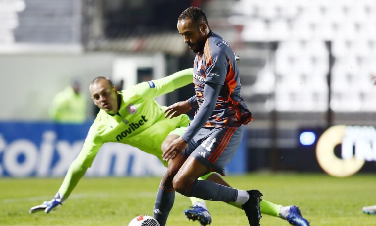 Ολυμπιακός: Έπνιξαν τον Χόβαν