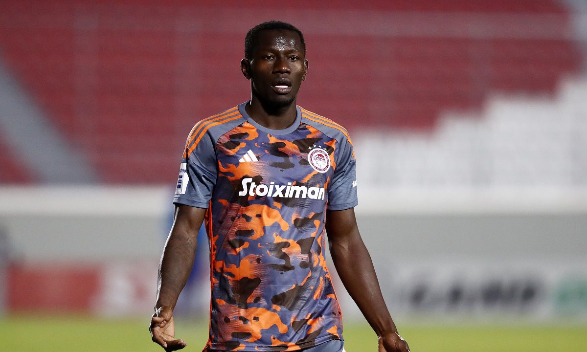 Ολυμπιακός: Aυτός είναι ο λόγος που έφυγε εσπευσμένα για τη Γουινέα ο Μαντί Καμαρά