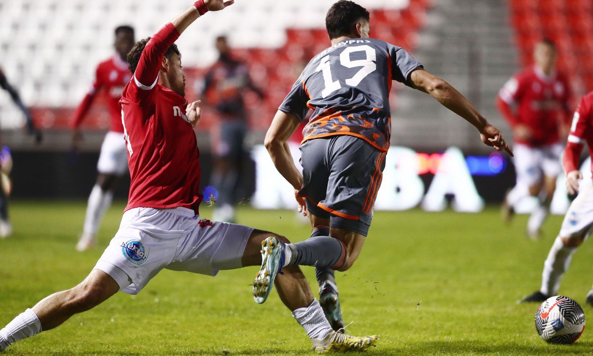 Μασούρας: Απίστευτο να αναφέρεται ως βουτιά το πέναλτι που κέρδισε στις Σέρρες – Τρέφεται ο Ολυμπιακός από το «μόνοι μας και όλοι σας»