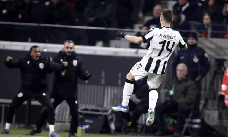 Ο προπονητής του ΠΑΟΚ μέσα στο γήπεδο! Ηγέτης