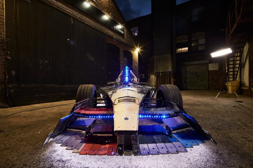 to-proto-kataskevasmeno-aftokinito-tis-formula-e-apo-ilektronika-apovlita-recover-e-car-lazerian-liam-hopkins-envision-racing-dezeen