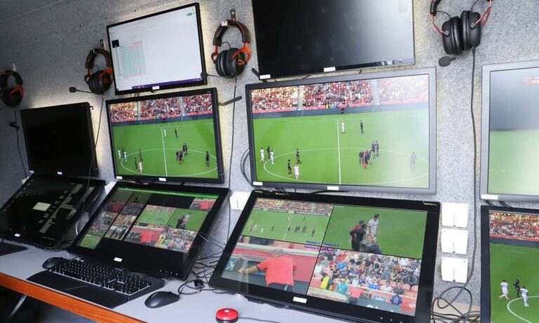 Αποκλειστικό: Στο… έλεος το VAR – Έφυγε ο Καπέλα, έφυγε και ο Λίντμπεργκ!