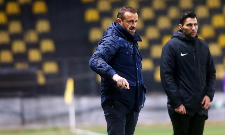 «Καρφί» ο Μάντζιος για το δεύτερο γκολ του Ολυμπιακού: «Μας αποσυντόνισε το πέναλτι-εφεύρεση»