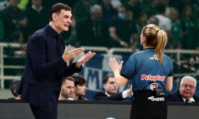 Παναθηναϊκός – Ολυμπιακός: Γιατί τρελάθηκε ο Μπαρτζώκας και πήρε εσπευσμένα τάιμ άουτ