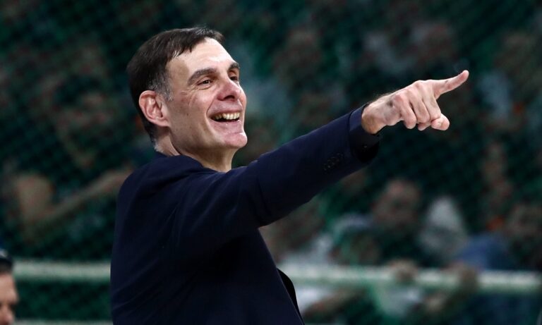 Ο Μπαρτζώκας ρωτήθηκε για τη… ζώνη που έπαιξε ο Ολυμπιακός και απάντησε: «Δεν παίξαμε ποτέ ζώνη!»