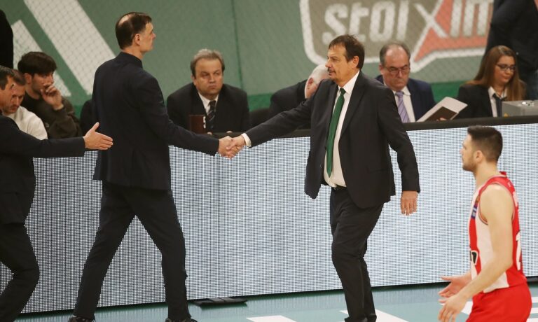 Ειρωνείες Αταμάν για το πόσους ξένους έχει ο Ολυμπιακός