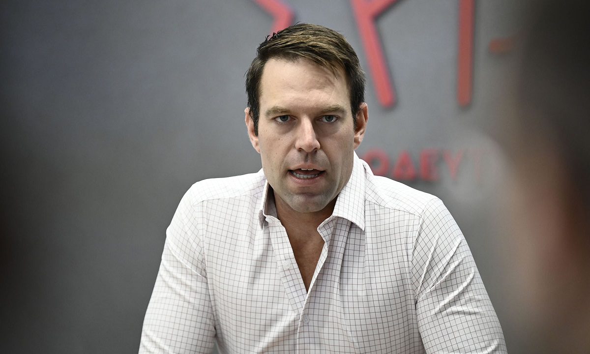 Σάλος! Πασίγνωστος πολιτικός «επιτέθηκε» στον Στέφανο Κασσελάκη!