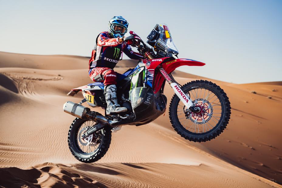 Ricky-Brabec-Dakar-2024-Honda-motorbikes-moto-ntakar-nikitis-kerdise-american (4)