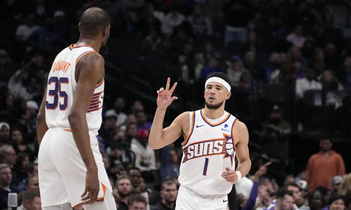 NBA Αποτελέσματα: Παρέλαση στο Ντάλας για τους Σανς – Νίκη αφιερωμένη στον αδερφό τους οι Γουόριορς