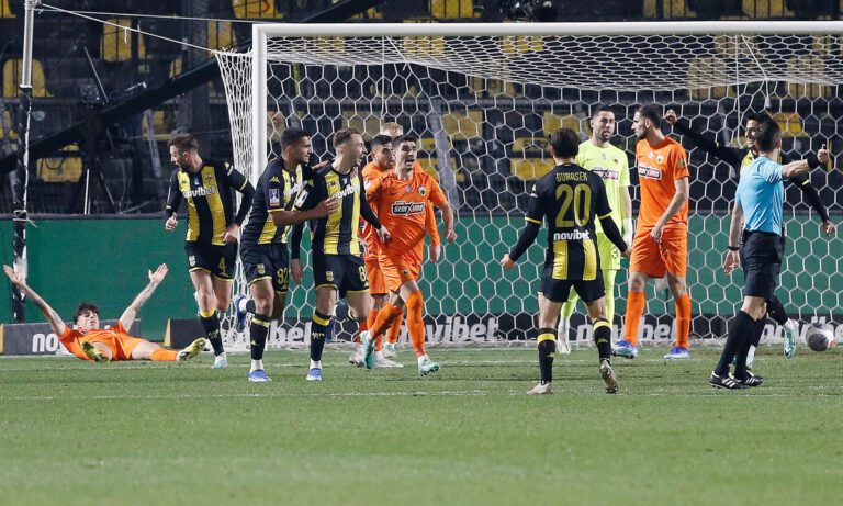 Δύο πέναλτι, μια αποβολή και ένα επιθετικό φάουλ στο γκολ. Αυτά ζήτησαν Άρης και ΑΕΚ στο μεταξύ τους παιχνίδι!