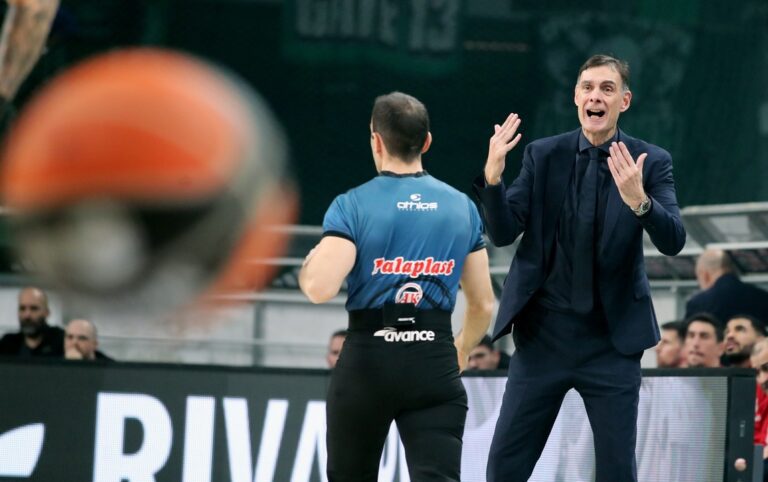 Αντί να βρίζει ας κάνει και κανά Σταυρό ο Μπαρτζώκας που γλίτωσε την 20άρα! Ο  Παναθηναϊκός του έδωσε πάτημα για δικαιολογίες!