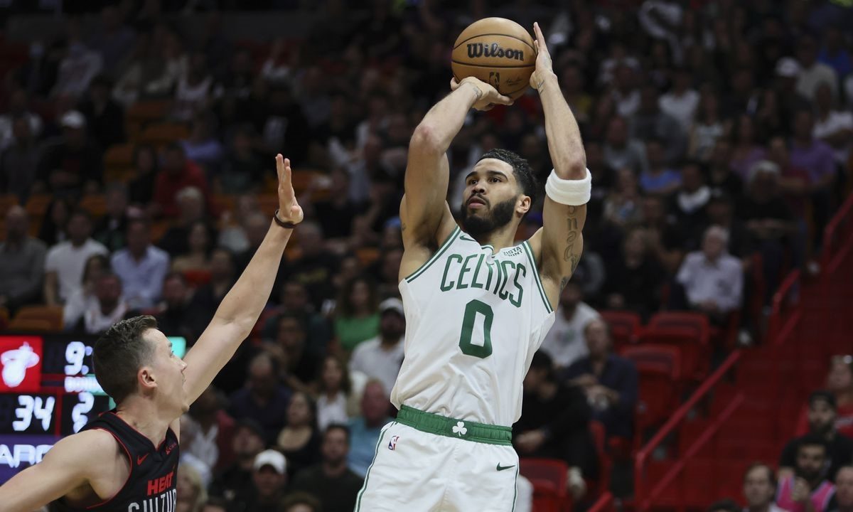 NBA Αποτελέσματα: Περίπατος των Σέλτικς στο Μαϊάμι – Συντριβή για τους πρωταθλητές Νάγκετς!