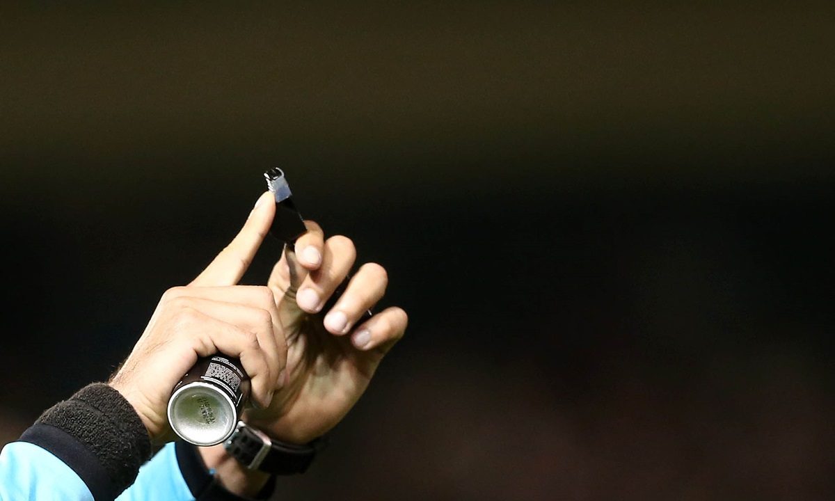 Διαιτησία: Στον πόντο ο Μπέος – Αυτοί οι διαιτητές κινδυνεύουν!