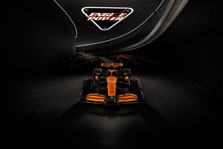 formula-1-McLaren-Racing-2024-new-colours-mclaren-racing-team-f1-anaptixi-exelixi.