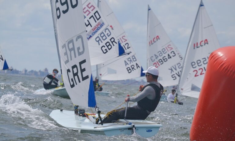 Πολύ κοντά σε δύο μετάλλια της κατηγορίας ILCA 6 U17 είναι οι Ε. Γκίκα και Ν. Ν. Προκοπίου στο Παγκόσμιο της Αργεντινής