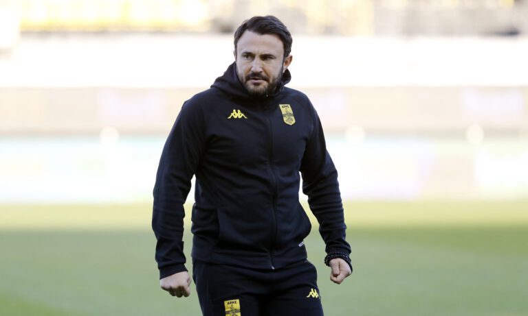 Στα αποδυτήρια πριν το Άρης – ΠΑΟΚ ο Καρυπίδης και χωρίς διάθεση για πολλά – πολλά!