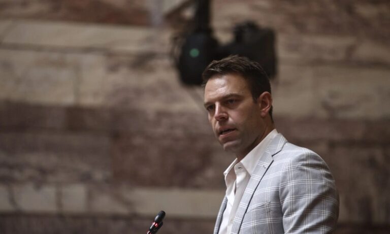 Στέφανος Κασσελάκης: Δεν είναι η τρελή του χωριού λέει ο Βασίλειος Κωστέτσος!