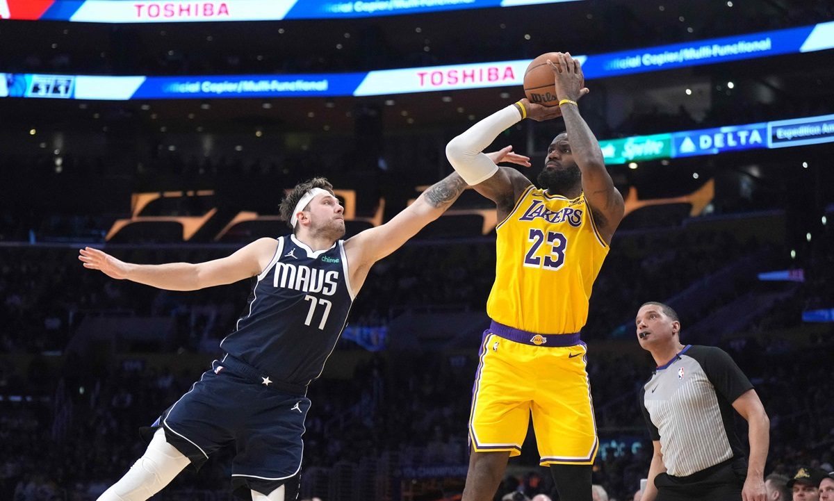 NBA Αποτελέσματα: Οι Λέικερς σταμάτησαν τον τριπλό Ντόντσιτς – Περίπατος των Σέλτικς