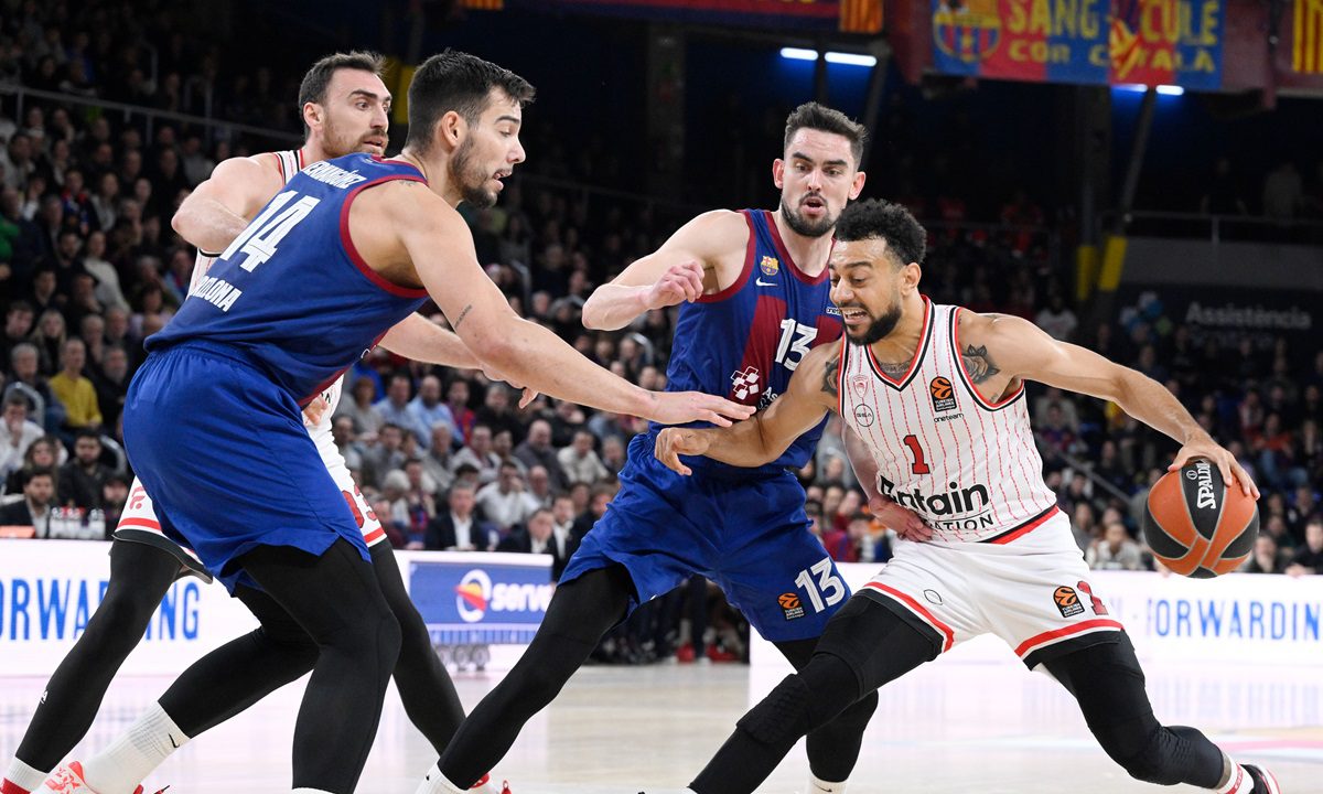 Το πάλεψε από το -15 ο Ολυμπιακός – Ήττα στο φινάλε από την Μπαρτσελόνα