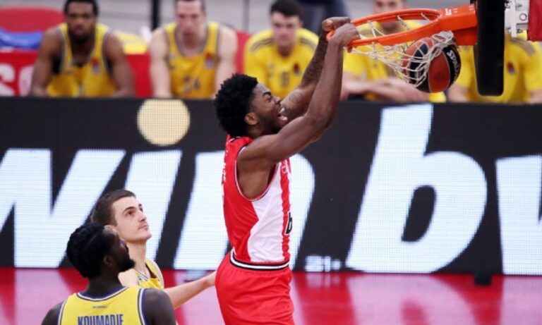 Ο Ολυμπιακός έβαλε με το «καλημέρα» τον Ράιτ στην εξίσωση και κέρδισε πολύτιμο χρόνο