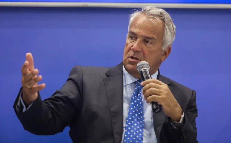 Μάκης Βορίδης από τις «Βερσαλλίες»: Δεν υπάρχουν πλέον κακές ειδήσεις στη χώρα, γιατί η κυβέρνηση έχει λύσει όλα τα προβλήματα