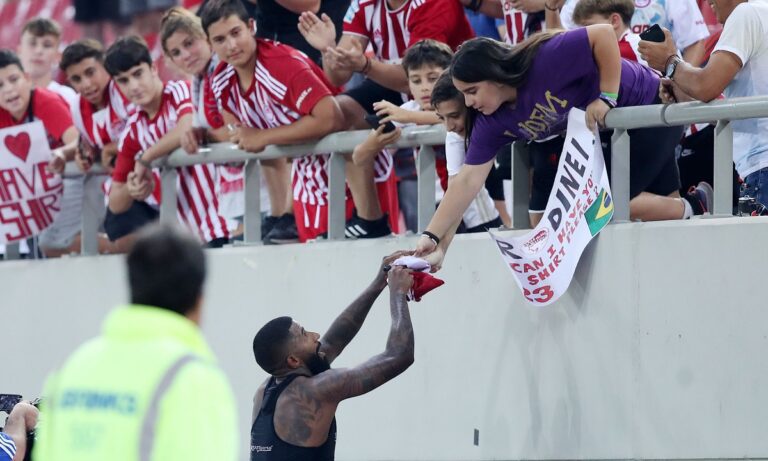 Κόσμος, μπαλάρα και σπέσιαλ αποδόσεις!