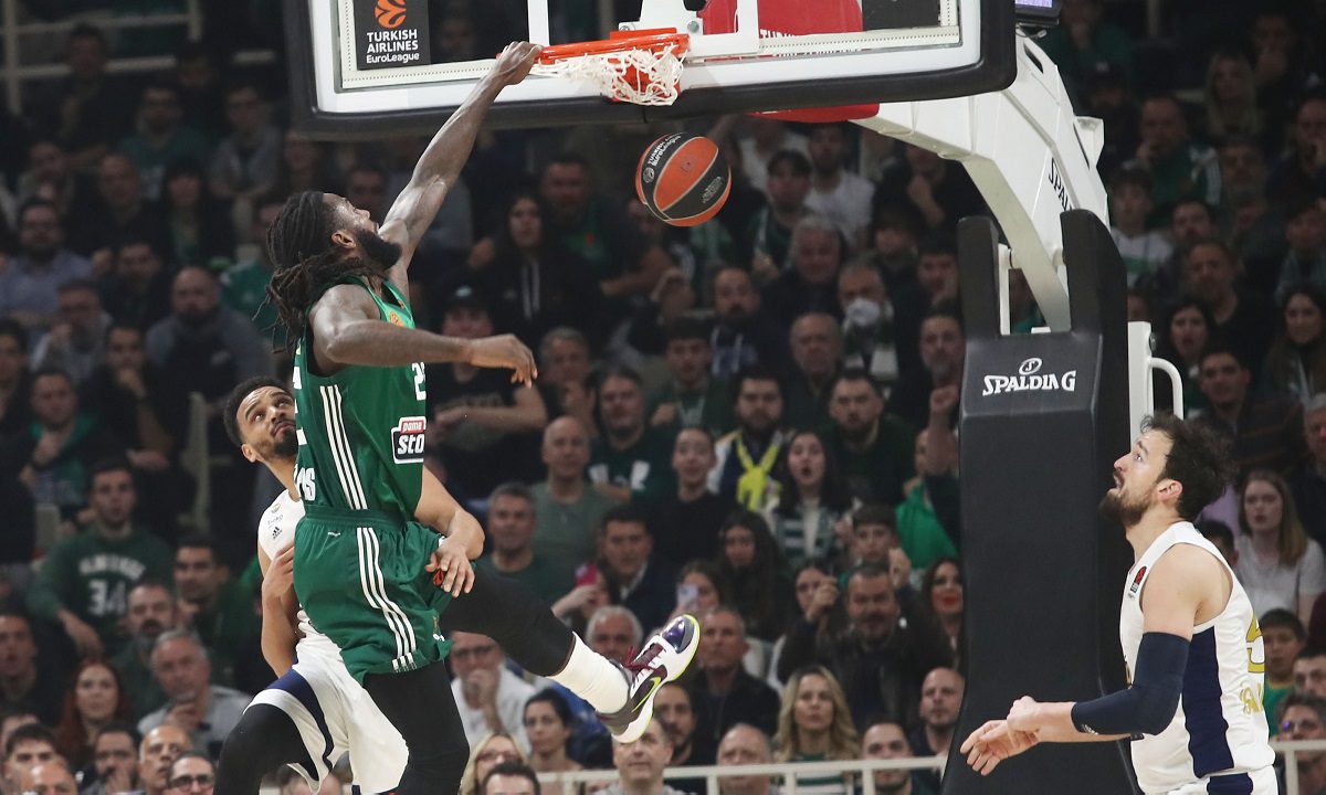 Παναθηναϊκός – Φενέρμπαχτσε: Ο Λεσόρ κάνει «μονόζυγο» από το καλάθι των Τούρκων! (vid)