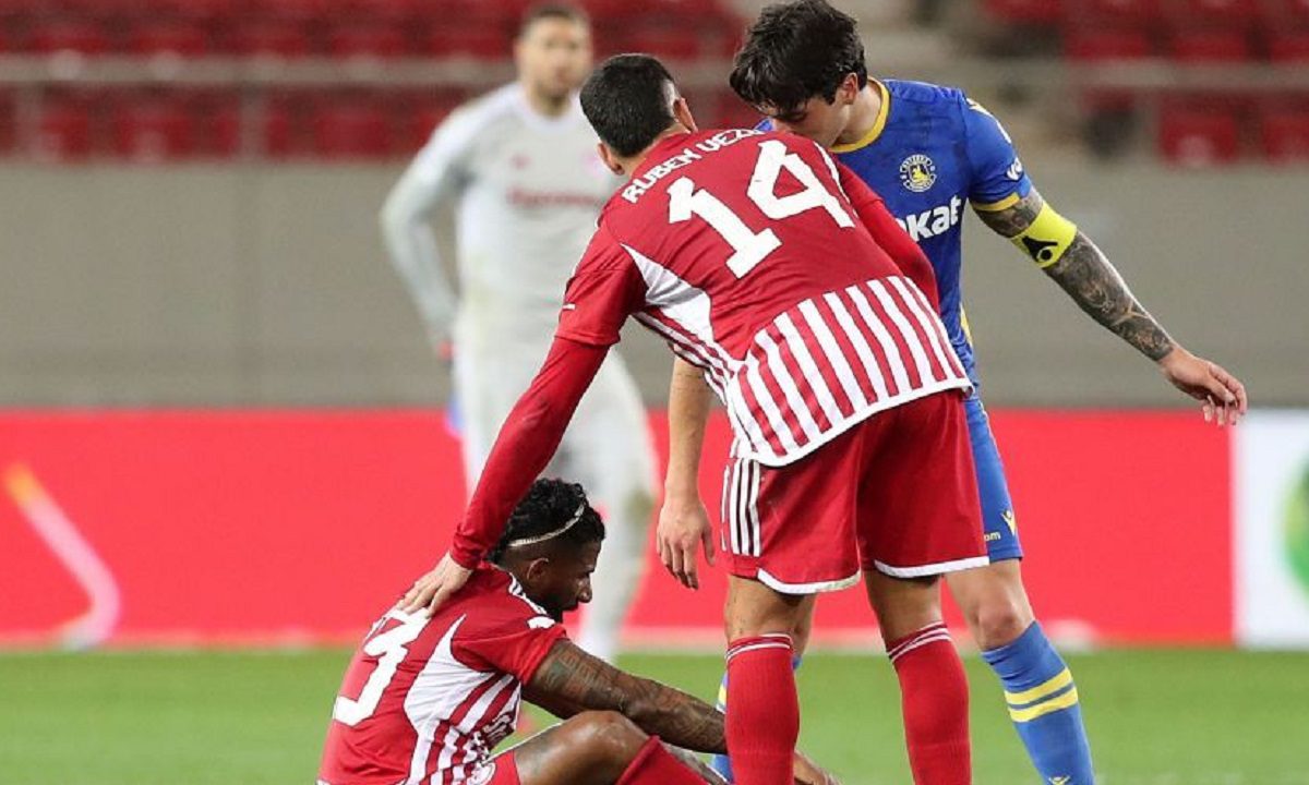 Με Βέζο, Ιμπόρα και Κίνι βασικούς η ενδεκάδα που επιλέγει ο Ολυμπιακός