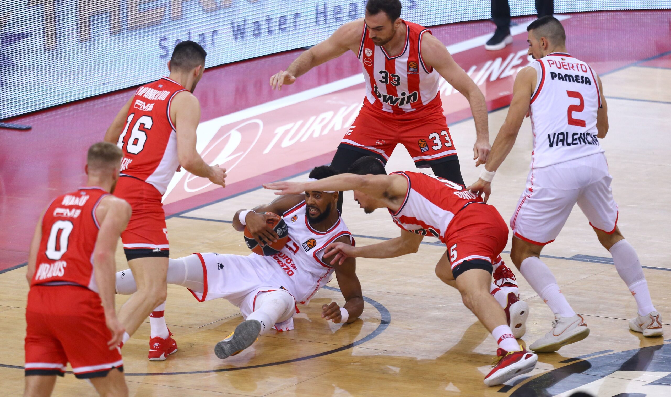 Βαλένθια – Ολυμπιακός και φουλ δράση στη Euroleague με ειδικά στοιχήματα