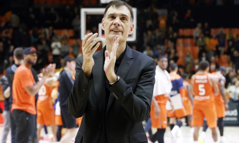 Αν ο Μπαρτζώκας είχε φέρει Ράιτ και Πετρούσεφ νωρίτερα, ο Ολυμπιακός θα είχε «κλειδωμένο» το ΣΕΦ