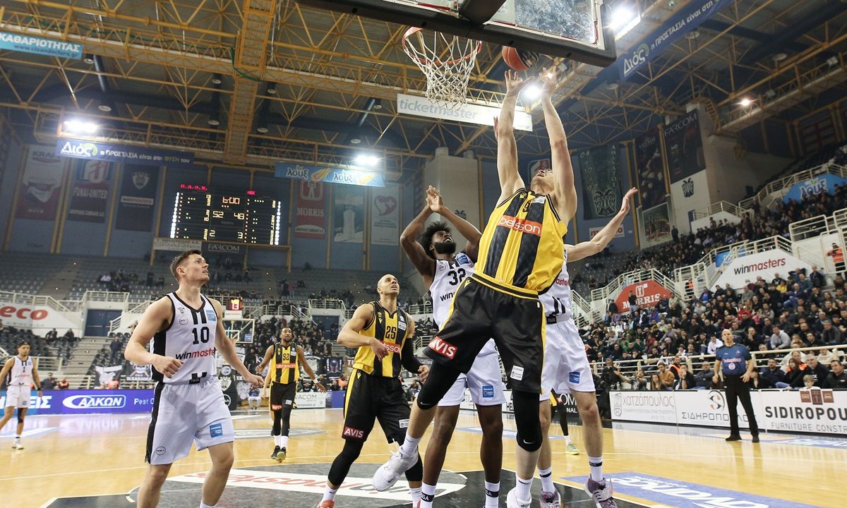 Το ντέρμπι των «δικεφάλων» είχε και πάλι νικήτρια την ΑΕΚ καθώς επικράτησε με 94-85 του ΠΑΟΚ για τη 19η αγωνιστική της Basket League.