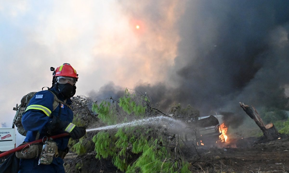 Πυρκαγιές: Tουλάχιστον 1,7 εκατ.στρέμματα έγιναν σταχτη από το πέρασμα της πύρινης λαίλαπας το 2023 στην Ελλάδα, αφήνοντας πίσω 28 νεκρούς.