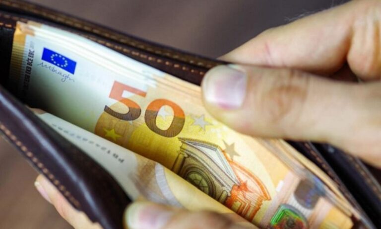 Κατώτατος μισθός: Πότε αναμένεται να αυξηθεί – Πόσα τα παραπάνω χρήματα;