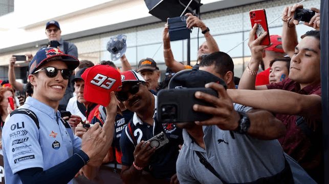 MotoGP Qatar Marquez: Ο Márquez αγγίζει το βάθρο στο βασίλειο του Bagnaia
