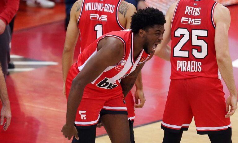 Ο Ολυμπιακός πήρε τη ντερμπάρα στο ΣΕΦ, με μαγικό Ράιτ