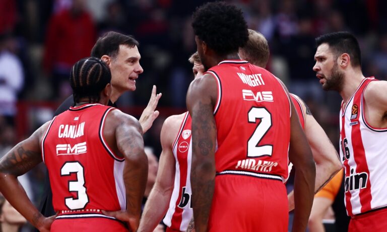 Ολυμπιακός: Ο Γιώργος Μπαρτζώκας ανακατεύει (αναγκαστικά) την τράπουλα σε άμυνα και επίθεση