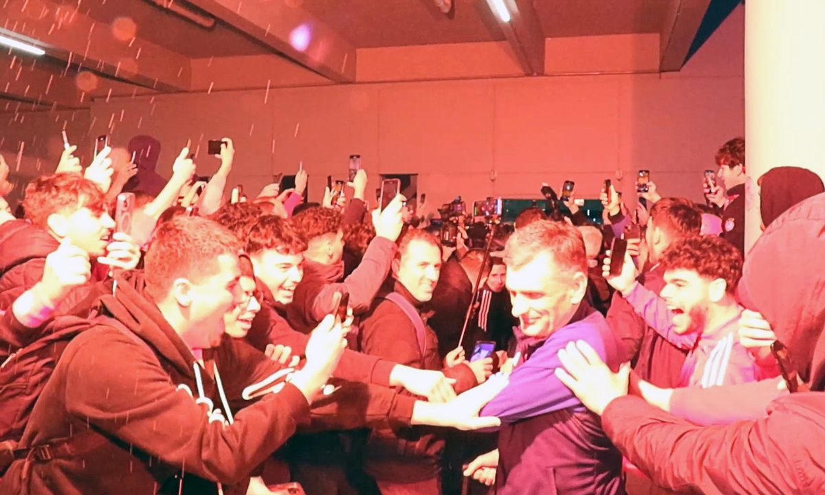 Ολυμπιακός: Πανικός στο αεροδρόμιο – «Θρύλε σ’ αγαπώ, φέρτε μας το ευρωπαϊκό!» (pics + vids)