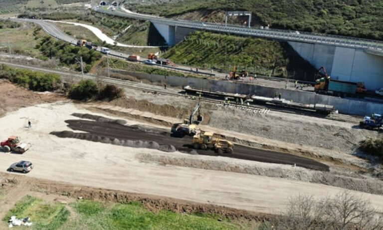 Μπάζωμα στα Τέμπη: Μαρτυρία ΣΟΚ για την αλλοίωση του χώρου – «Μεταφέραμε 300 κυβικά χώμα με 20 φορτηγά»!