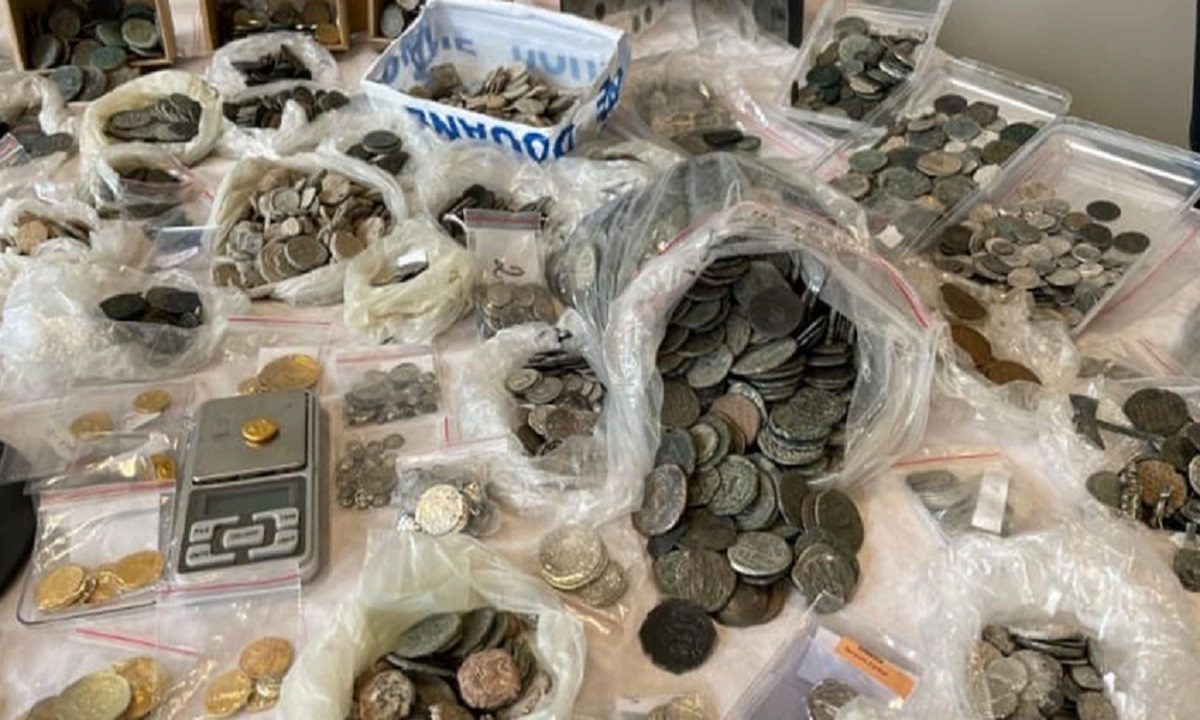 Βρήκαν κλεμμένα ελληνικά αρχαία στη Γαλλία και τα γυρίζουν στην… Τουρκία – Από πότε οι Τούρκοι έγραφαν ελληνικά;