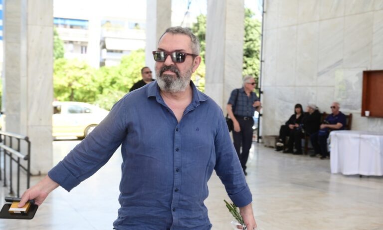 Χρήστος Χατζηπαναγιώτης: Στο νοσοκομείο με έμφραγμα ο ηθοποιός – Τέλος το θέατρο